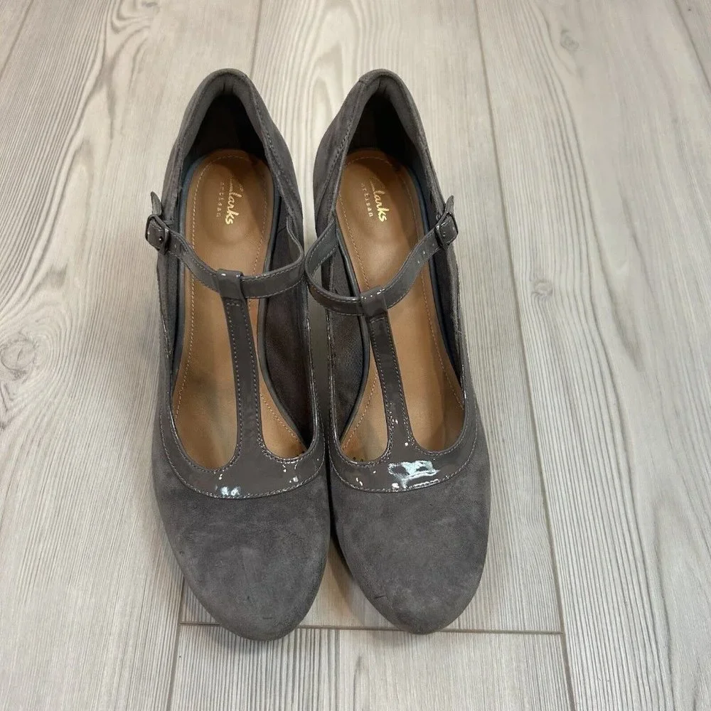 Ladies Clarks Court Heel Shoes Chorus Pitch Gray Size 10 Suede T Strap 9.5 - Picture 3 of 8